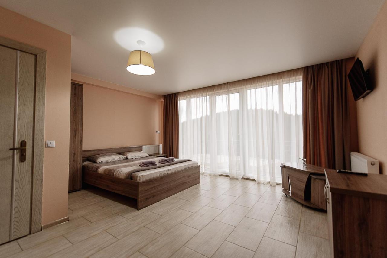 Brooklyn Hotel Yablunytsya Ngoại thất bức ảnh