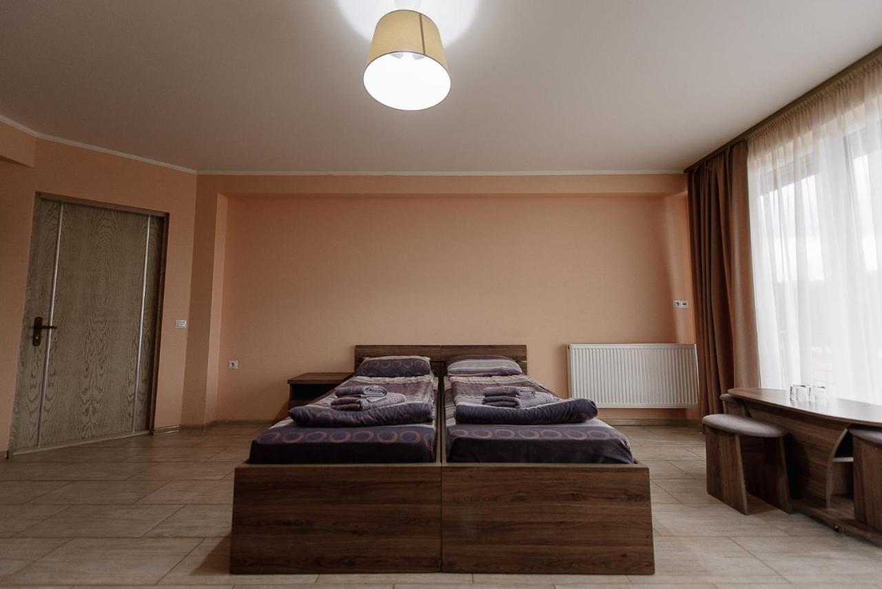 Brooklyn Hotel Yablunytsya Ngoại thất bức ảnh