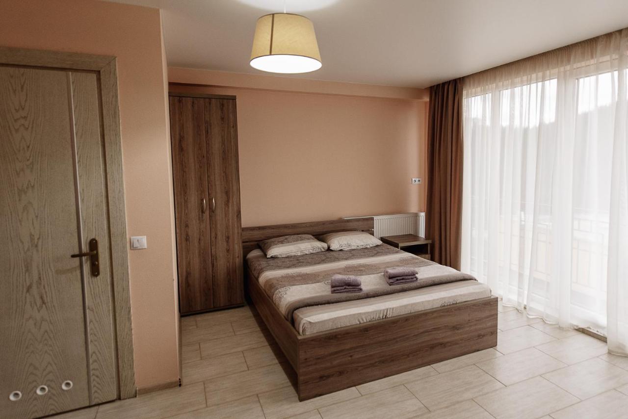 Brooklyn Hotel Yablunytsya Ngoại thất bức ảnh