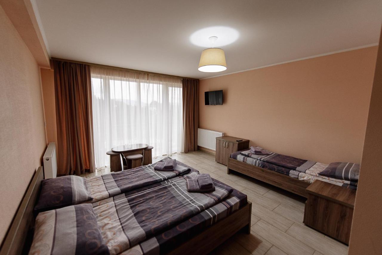 Brooklyn Hotel Yablunytsya Ngoại thất bức ảnh